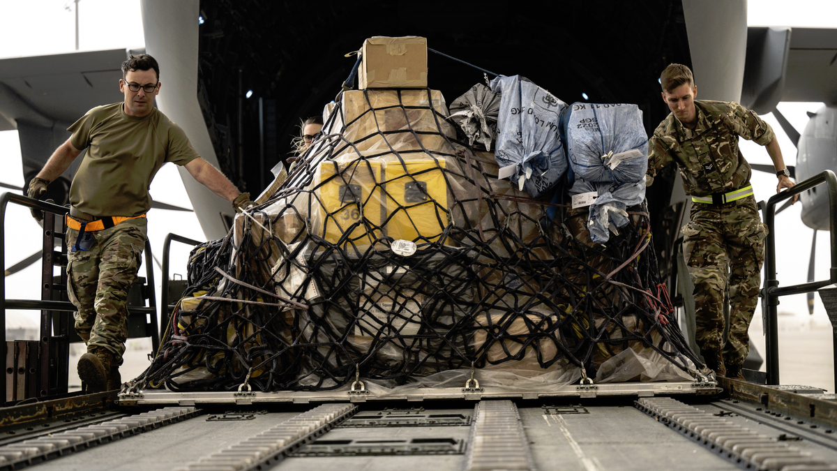 Photo - Movers unloading cargo from the Atlas